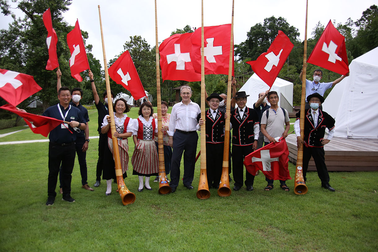 Ambassador Jean-François Paroz (center)