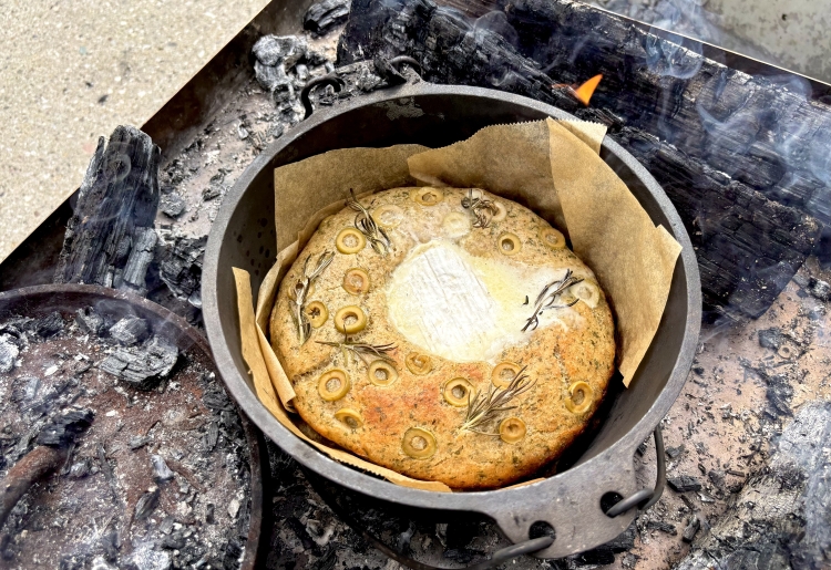 ダッチオーブンで焼き上げる「ハーブ香るパンづくり」