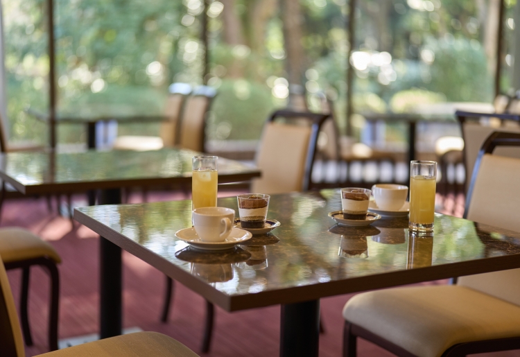 NEW OPEN！木漏れ日に包まれる上質なカフェ『レストラン ブローニュ』