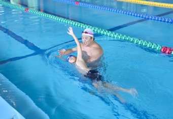 春休みの集中合宿！2泊3日キッズスイムキャンプ