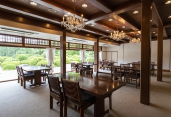 旧スイス大使館を移築した歴史的建築レストラン『翠州亭』