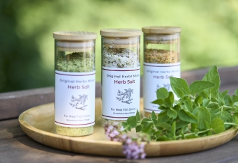 Grandvaux Kitchen ~ハーブソルトづくり~