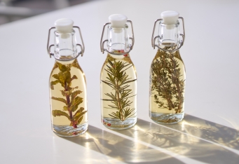 Grandvaux Kitchen ~ハーブビネガーづくり~